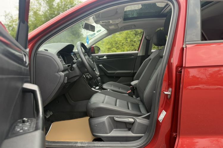 Used Volkswagen T-ROC 2020 280TSI DSG Two-Wheel Drive Comfort Version Interior 6