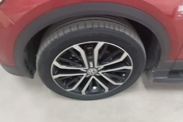 Used Volkswagen T-ROC 2020 280TSI DSG Two-Wheel Drive Comfort Version Left Front Wheel Hub