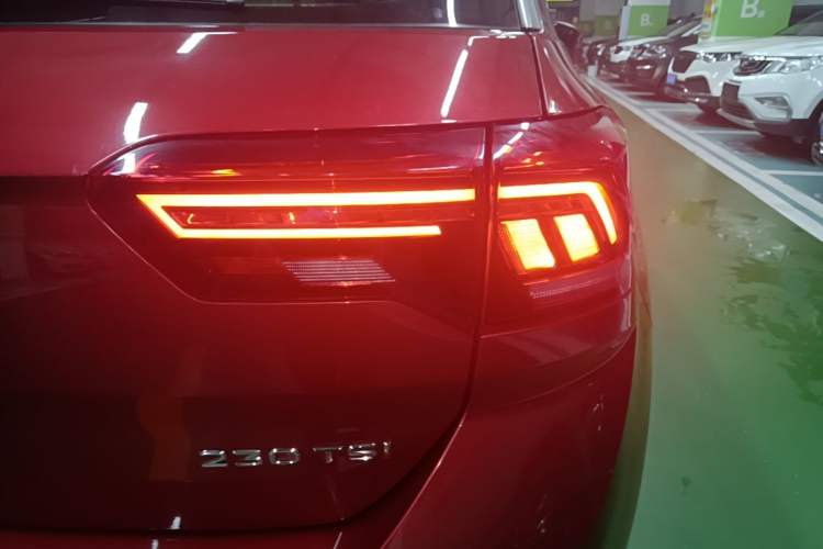 Used Volkswagen T-ROC 2020 230TSI DSG Two-Wheel Drive Advanced Version Right Rear Taillight