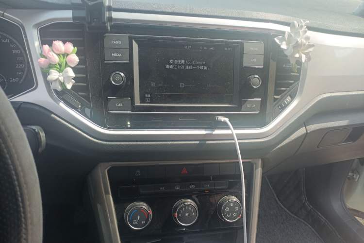 Used Volkswagen T-ROC 2020 230TSI DSG Two-Wheel Drive Advanced Version Audio And AC Panel