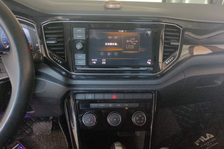 Used Volkswagen T-ROC 2020 280TSI DSG Two-Wheel Drive Comfort Version Audio And AC Panel