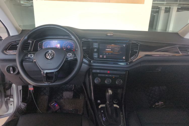 Used Volkswagen T-ROC 2020 280TSI DSG Two-Wheel Drive Comfort Version Center Console