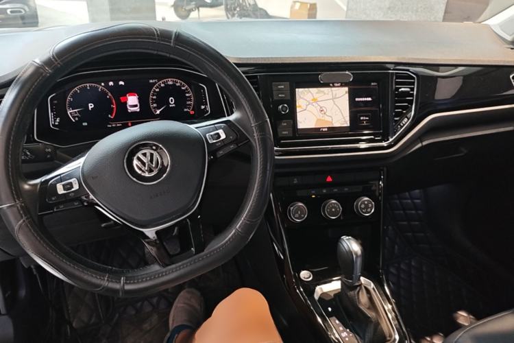 Used Volkswagen T-ROC 2020 280TSI DSG Two-Wheel Drive Comfort Version Center Console