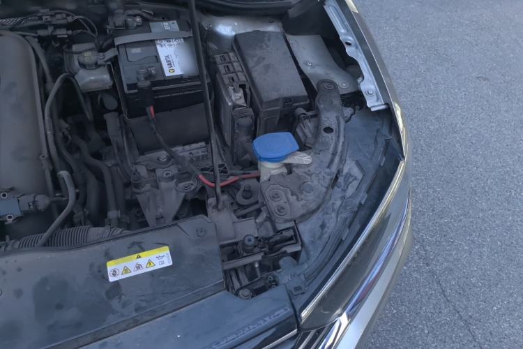 Used Volkswagen T-ROC 2020 280TSI DSG Two-Wheel-Drive Luxury Version Engine Bay Left