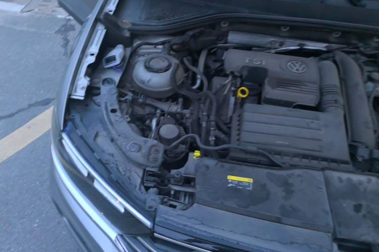 Used Volkswagen T-ROC 2020 280TSI DSG Two-Wheel-Drive Luxury Version Engine Bay Right