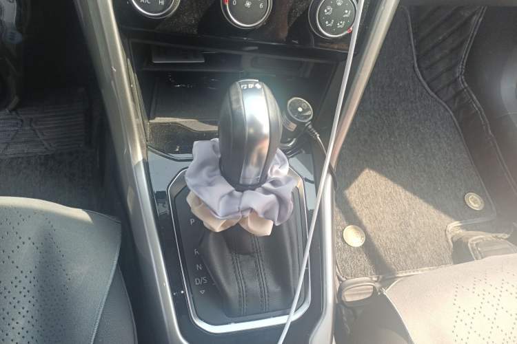 Used Volkswagen T-ROC 2020 230TSI DSG Two-Wheel Drive Advanced Version Gear Lever