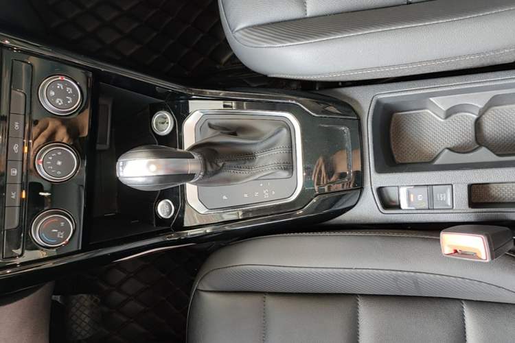 Used Volkswagen T-ROC 2020 280TSI DSG Two-Wheel Drive Comfort Version Gear Lever