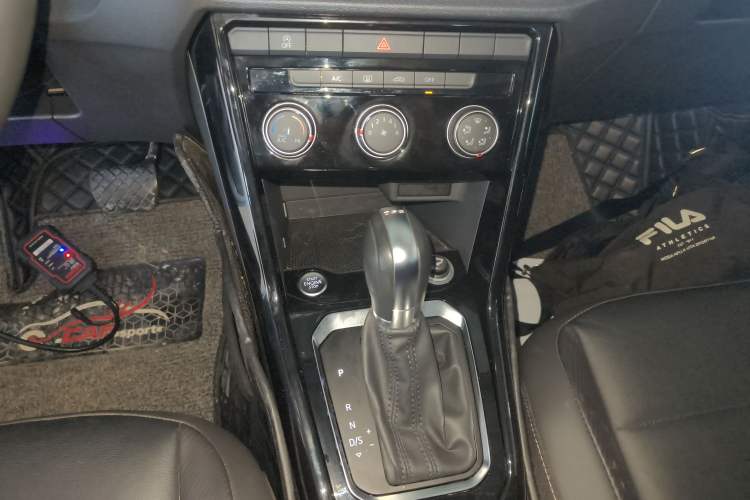 Used Volkswagen T-ROC 2020 280TSI DSG Two-Wheel Drive Comfort Version Gear Lever
