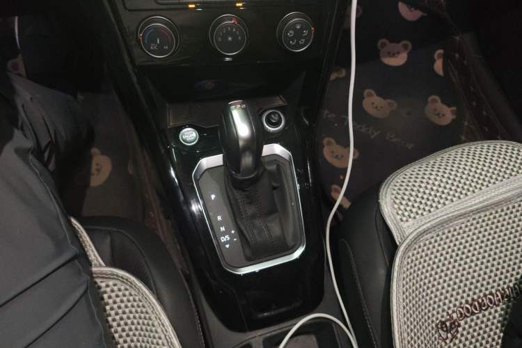 Used Volkswagen T-ROC 2020 280TSI DSG Two-Wheel Drive Comfort Version Gear Lever