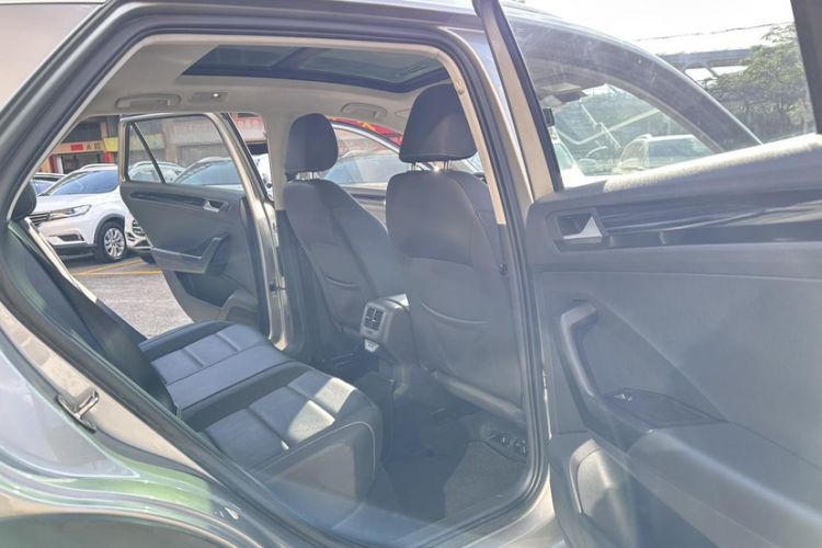 Used Volkswagen T-ROC 2020 280TSI DSG Two-Wheel Drive Comfort Version Interior 3