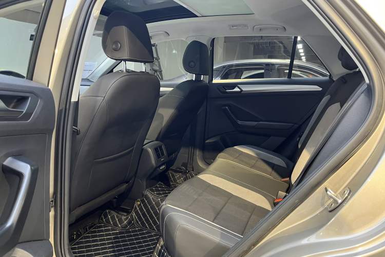 Used Volkswagen T-ROC 2020 280TSI DSG Two-Wheel-Drive Elite Version Interior 4