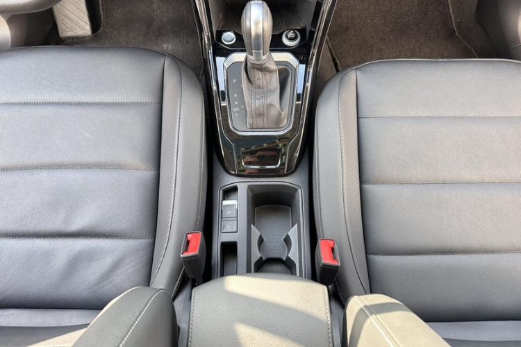 Used Volkswagen T-ROC 2020 280TSI DSG Two-Wheel Drive Comfort Version Interior 5