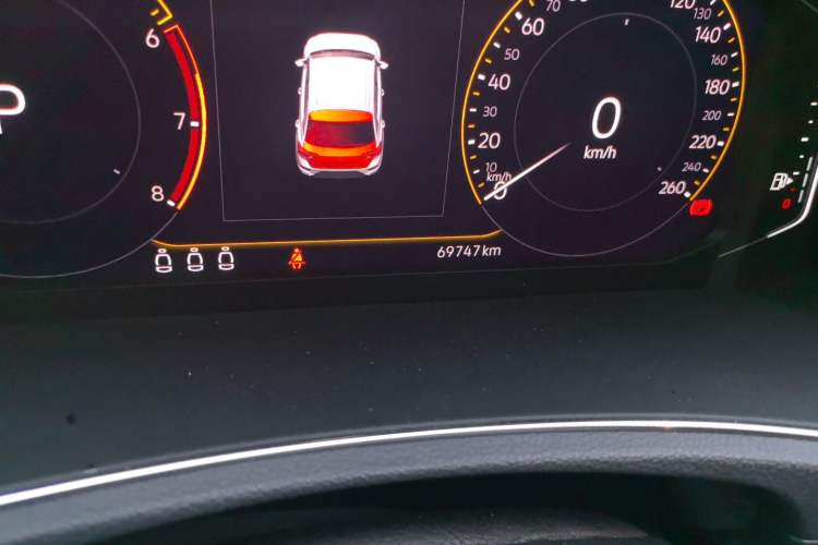 Used Volkswagen T-ROC 2020 280TSI DSG Two-Wheel-Drive Luxury Version Odometer Close Up