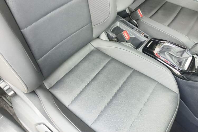 Used Volkswagen T-ROC 2020 280TSI DSG Two-Wheel Drive Comfort Version Right Front Seat