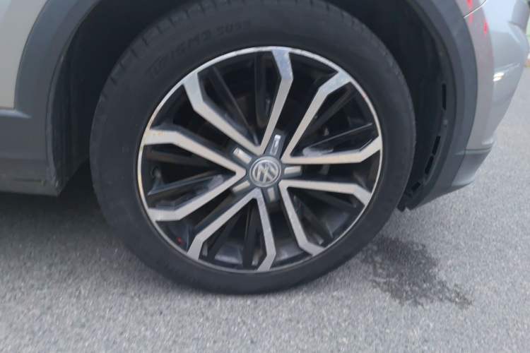 Used Volkswagen T-ROC 2020 280TSI DSG Two-Wheel-Drive Luxury Version Right Front Wheel Hub