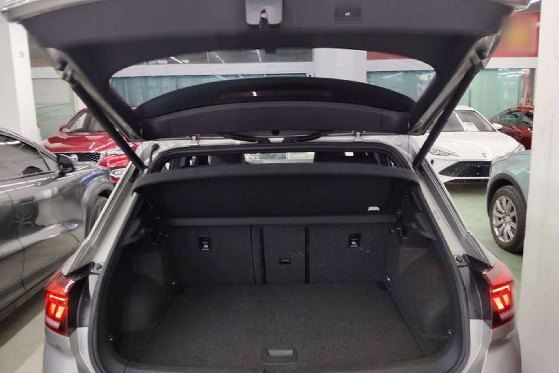 Used Volkswagen T-ROC 2020 280TSI DSG Two-Wheel-Drive Luxury Version Trunk