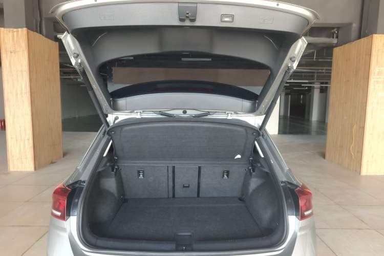 Used Volkswagen T-ROC 2020 280TSI DSG Two-Wheel Drive Comfort Version Trunk