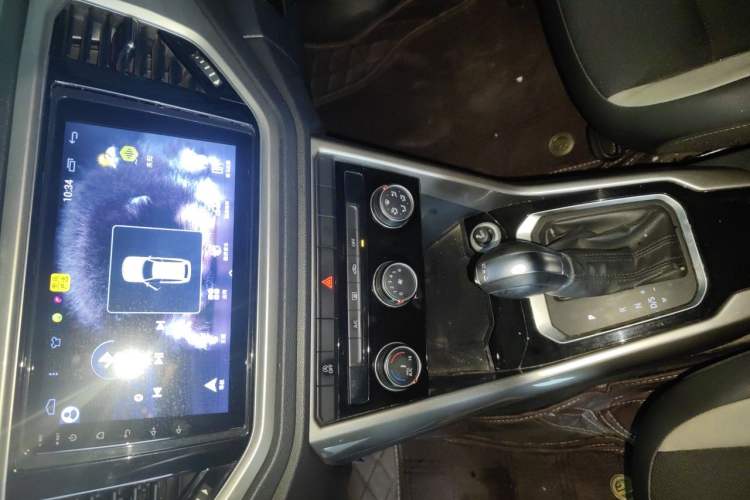 Used Volkswagen T-ROC 2020 230TSI DSG Two-Wheel Drive Advanced Version Audio And AC Panel