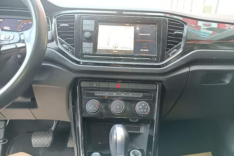 Used Volkswagen T-ROC 2020 280TSI DSG Two-Wheel Drive Comfort Version Audio And AC Panel