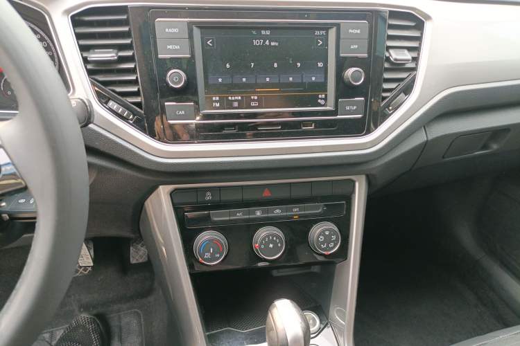 Used Volkswagen T-ROC 2020 230TSI DSG Two-Wheel Drive Advanced Version Audio And AC Panel