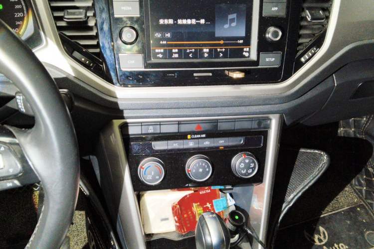Used Volkswagen T-ROC 2020 230TSI DSG Two-Wheel Drive Advanced Version Audio And AC Panel