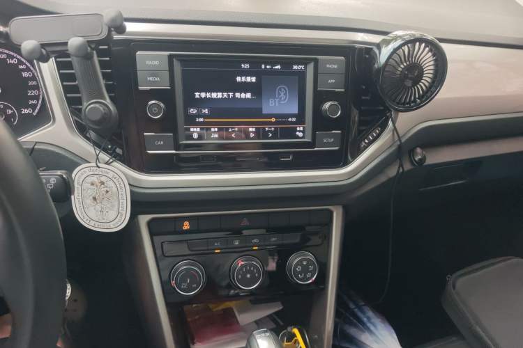 Used Volkswagen T-ROC 2020 230TSI DSG Two-Wheel Drive Advanced Version Audio And AC Panel
