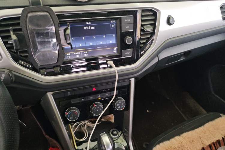 Used Volkswagen T-ROC 2020 230TSI DSG Two-Wheel Drive Advanced Version Audio And AC Panel