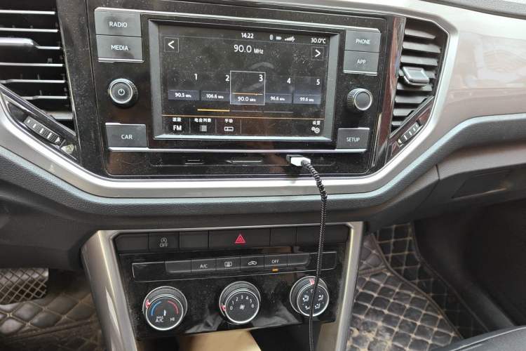 Used Volkswagen T-ROC 2020 230TSI DSG Two-Wheel Drive Advanced Version Audio And AC Panel