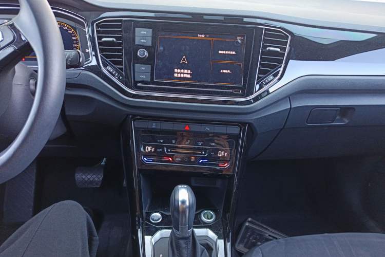 Used Volkswagen T-ROC 2020 280TSI DSG Two-Wheel-Drive Luxury Version Audio And AC Panel
