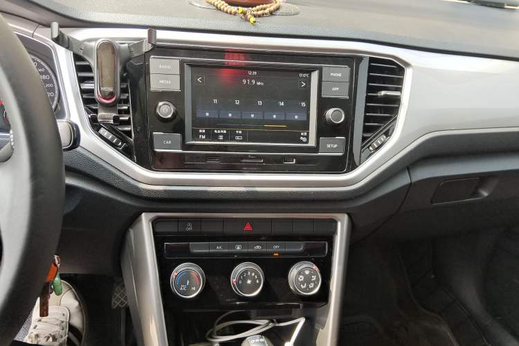 Used Volkswagen T-ROC 2020 230TSI DSG Two-Wheel Drive Advanced Version Audio And AC Panel