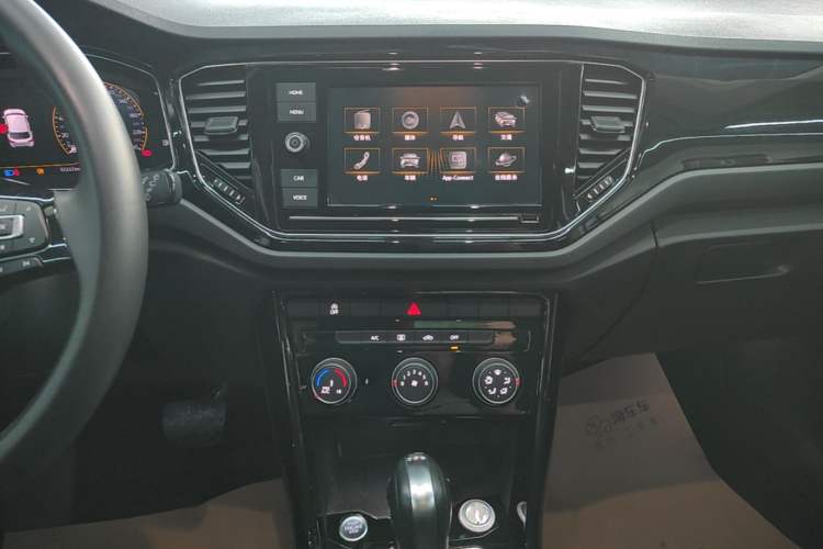 Used Volkswagen T-ROC 2020 280TSI DSG Two-Wheel Drive Comfort Version Audio And AC Panel