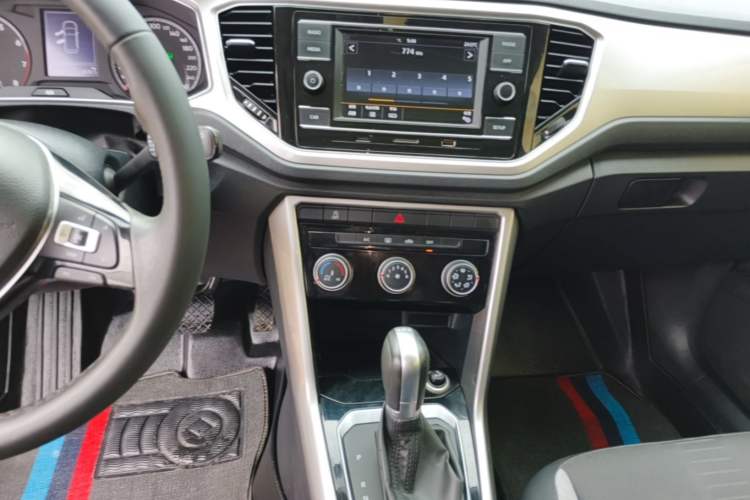 Used Volkswagen T-ROC 2020 230TSI DSG Two-Wheel Drive Advanced Version Audio And AC Panel