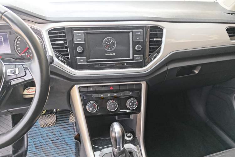 Used Volkswagen T-ROC 2020 230TSI DSG Two-Wheel Drive Advanced Version Audio And AC Panel
