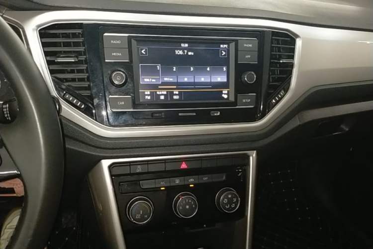 Used Volkswagen T-ROC 2020 230TSI DSG Two-Wheel Drive Advanced Version Audio And AC Panel