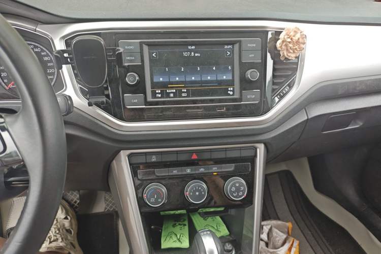 Used Volkswagen T-ROC 2020 230TSI DSG Two-Wheel Drive Advanced Version Audio And AC Panel