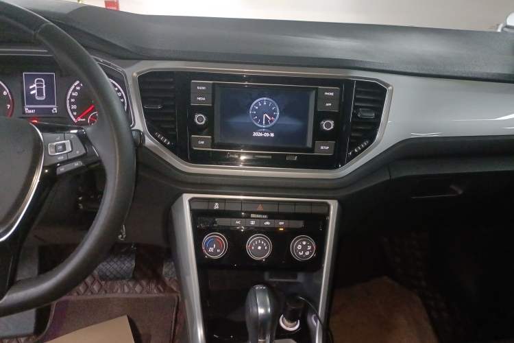 Used Volkswagen T-ROC 2020 230TSI DSG Two-Wheel Drive Advanced Version Audio And AC Panel