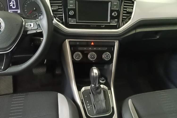 Used Volkswagen T-ROC 2020 230TSI DSG Two-Wheel Drive Advanced Version Audio And AC Panel