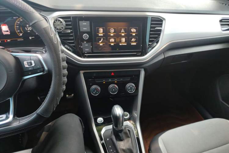Used Volkswagen T-ROC 2020 280TSI DSG Two-Wheel Drive R-Line Pro Audio And AC Panel