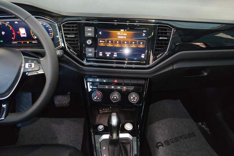Used Volkswagen T-ROC 2020 280TSI DSG Two-Wheel Drive Comfort Version Audio And AC Panel