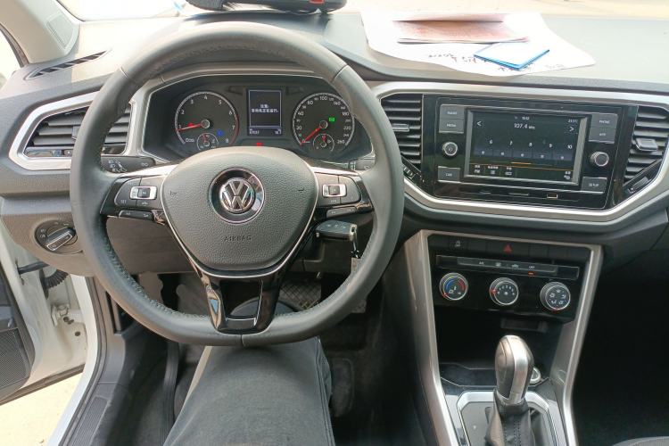 Used Volkswagen T-ROC 2020 230TSI DSG Two-Wheel Drive Advanced Version Center Console