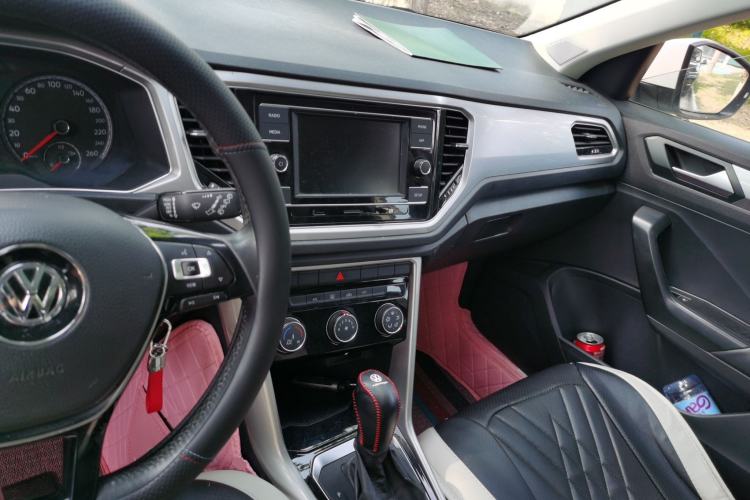 Used Volkswagen T-ROC 2020 230TSI DSG Two-Wheel Drive Advanced Version Center Console