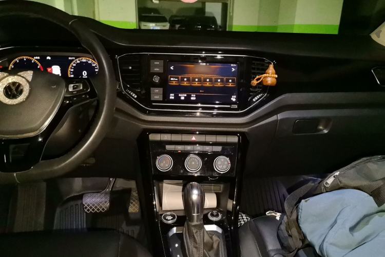 Used Volkswagen T-ROC 2020 280TSI DSG Two-Wheel Drive Comfort Version Center Console
