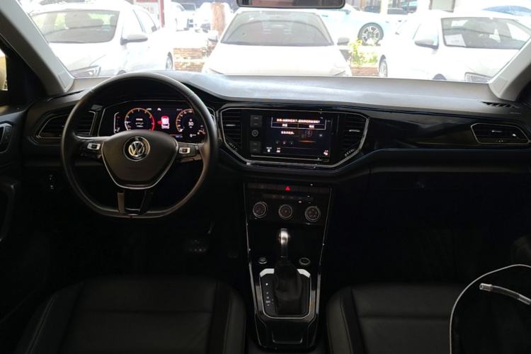 Used Volkswagen T-ROC 2020 280TSI DSG Two-Wheel Drive Comfort Version Center Console