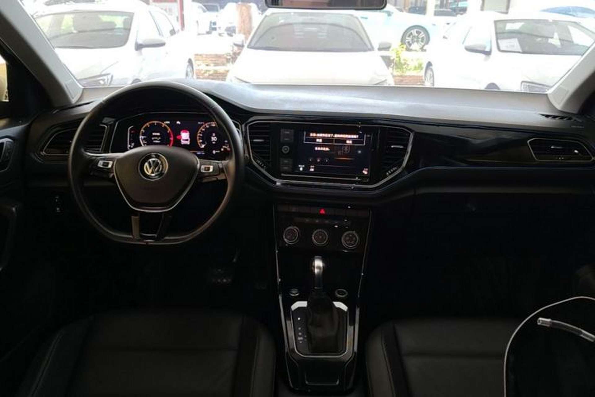 Used Volkswagen T-ROC 2020 280TSI DSG Two-Wheel Drive Comfort Version Center Console