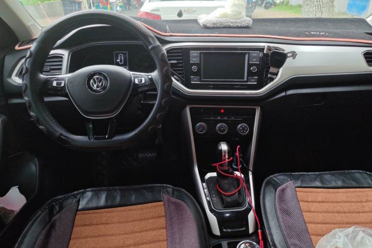 Used Volkswagen T-ROC 2020 230TSI DSG Two-Wheel Drive Advanced Version Center Console