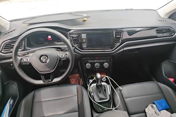 Used Volkswagen T-ROC 2020 280TSI DSG Two-Wheel Drive Comfort Version Center Console