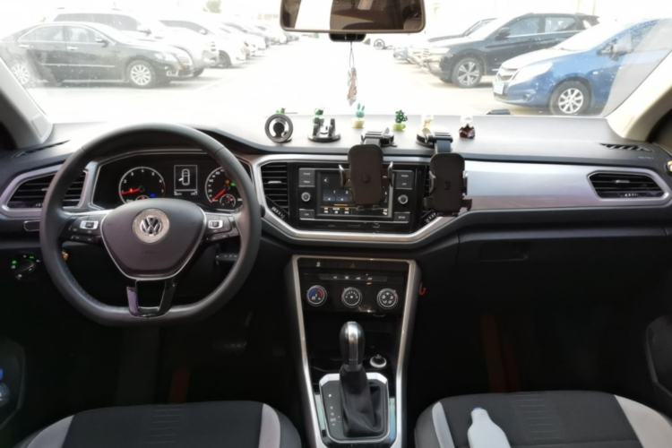 Used Volkswagen T-ROC 2020 230TSI DSG Two-Wheel Drive Advanced Version Center Console