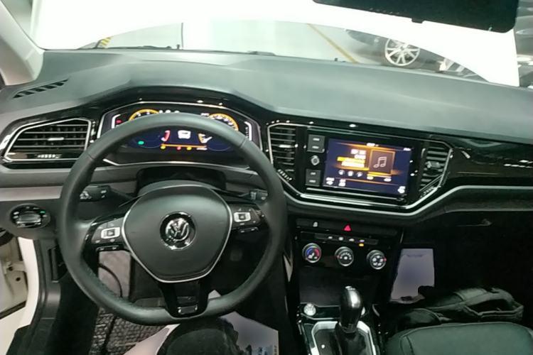 Used Volkswagen T-ROC 2020 280TSI DSG Two-Wheel Drive Comfort Version Center Console