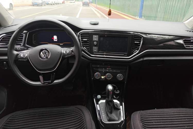 Used Volkswagen T-ROC 2020 280TSI DSG Two-Wheel Drive Comfort Version Center Console