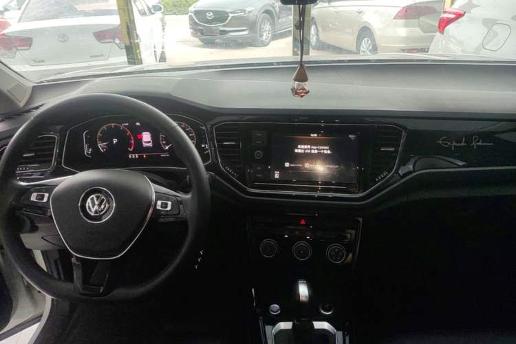 Used Volkswagen T-ROC 2020 280TSI DSG Two-Wheel Drive Comfort Version Center Console